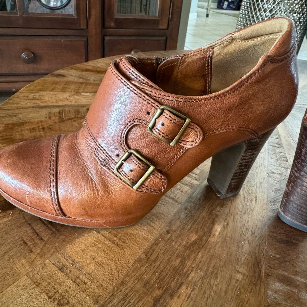 Clarks Artisan Leather Ankle Bootie Sz 6.5 Brown Block Heel Steampunk Victorian
